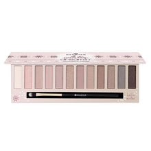 Load image into Gallery viewer, essence Winter Dreamin&#39; Eyeshadow Palette 01
