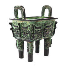 Load image into Gallery viewer, Tao Tie Patterned Square Vessel
