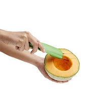 Load image into Gallery viewer, Chef&#39;n - Melon Mate Fruit Cutter
