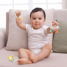 Load image into Gallery viewer, Classic World Rattle Keys
