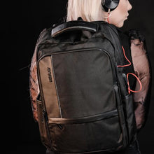 Load image into Gallery viewer, ArcticHunter Acadia Premium Water Resistant Business Laptop Backpack
