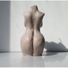 Load image into Gallery viewer, Nuri Curvay Candle-Rose Geranium &amp; Bergamot
