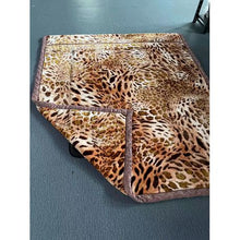 Load image into Gallery viewer, Luxury Reversible Sherpa Fleece Mink Throw Blanket – Leopard XL
