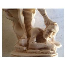Load image into Gallery viewer, Aankopen - St. Michael Defeating Lucifer Statue - 23 cm
