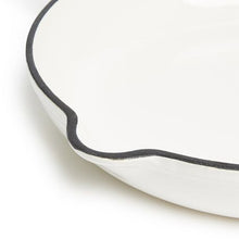 Load image into Gallery viewer, George &amp; Mason - 26cm Round Enamel Cast Iron Fry Pan - Cream

