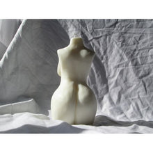 Load image into Gallery viewer, Nuri Curvay Candle-Ocean Mist &amp; Cedarwood
