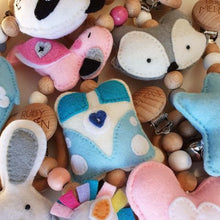 Load image into Gallery viewer, Ruby Melon Heartfelt Travel Dangle - Fox
